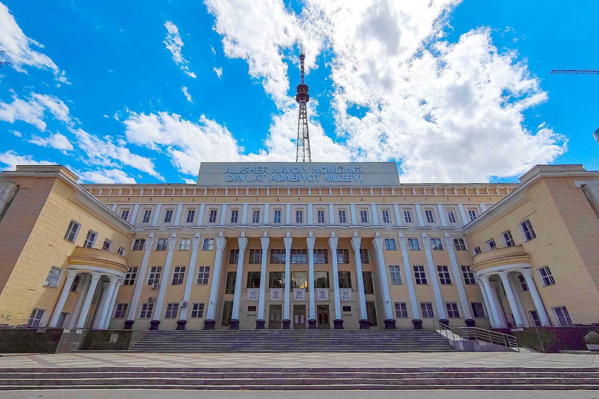 Адабиёт музейи, Ўзбекистон ёшлар театри