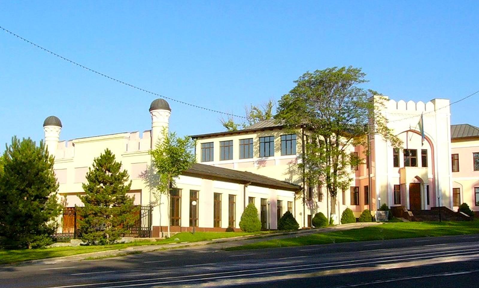 САНИИРИ ёлғиз биноси