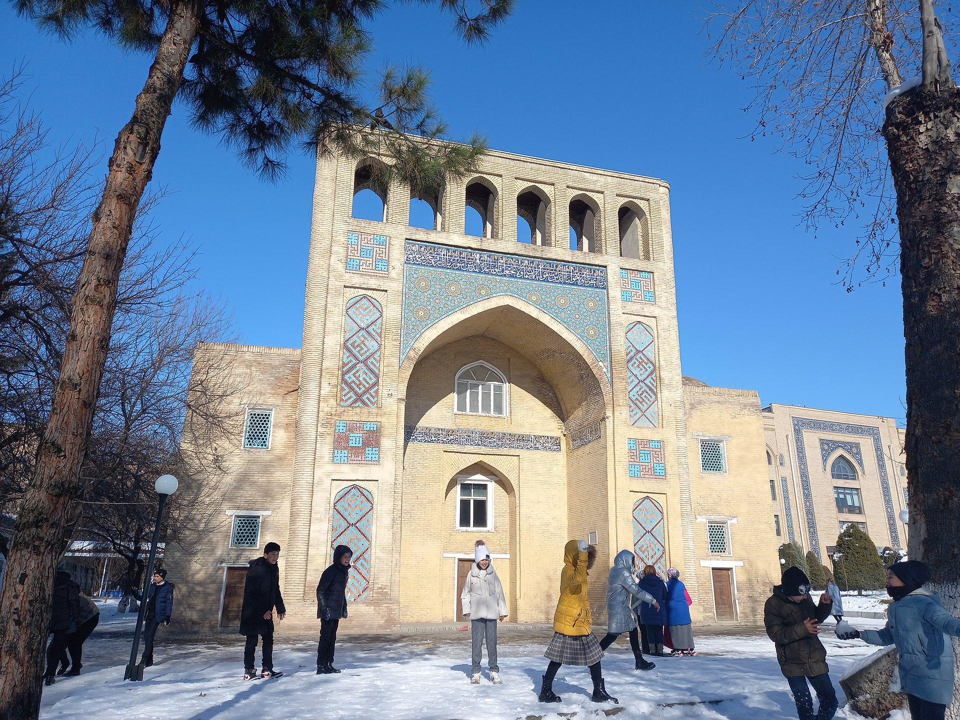 Юнусхон мақбараси