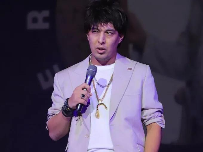 "Voydod Elmurod" improvizatsion shousi